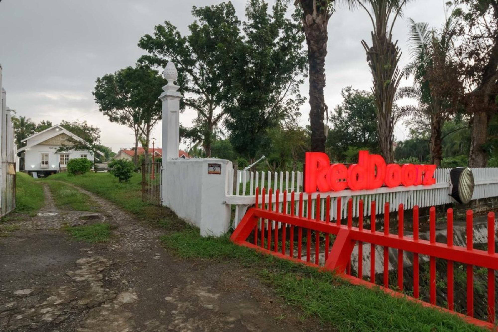 Reddoorz Syariah Near Suzuya Mall Banda Aceh 2 Geutieue Exterior foto